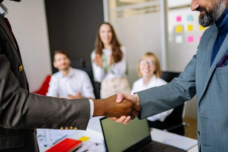 Công ty bảo lãnh thuê nhà Nhật và hoshounin: chọn cái nào?
