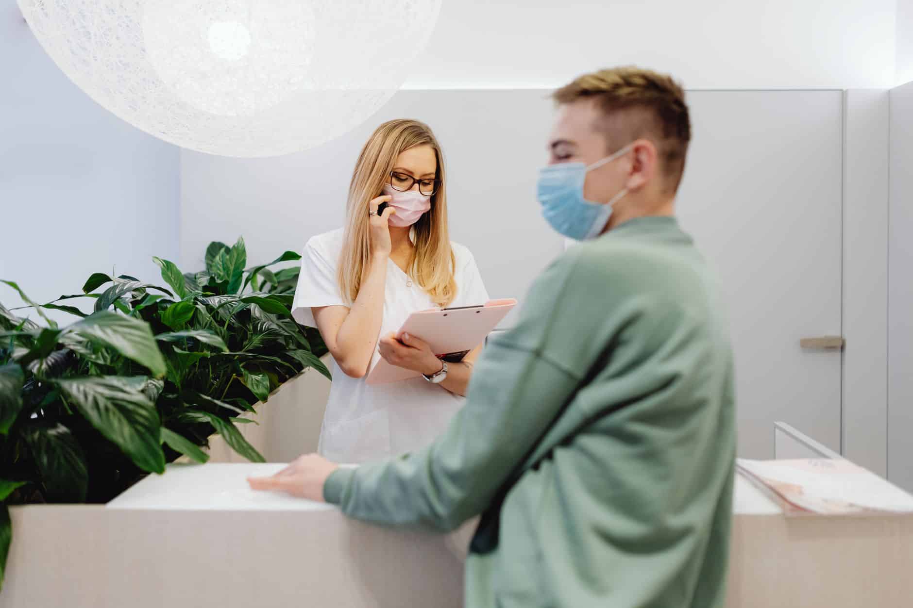 Đi khám bệnh ở Nhật: quy trình, chi phí và mẫu câu cần biết