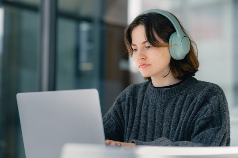 Top 5 Web Luyện Nghe Tiếng Anh Miễn Phí Từ Cơ Bản Đến Nâng Cao