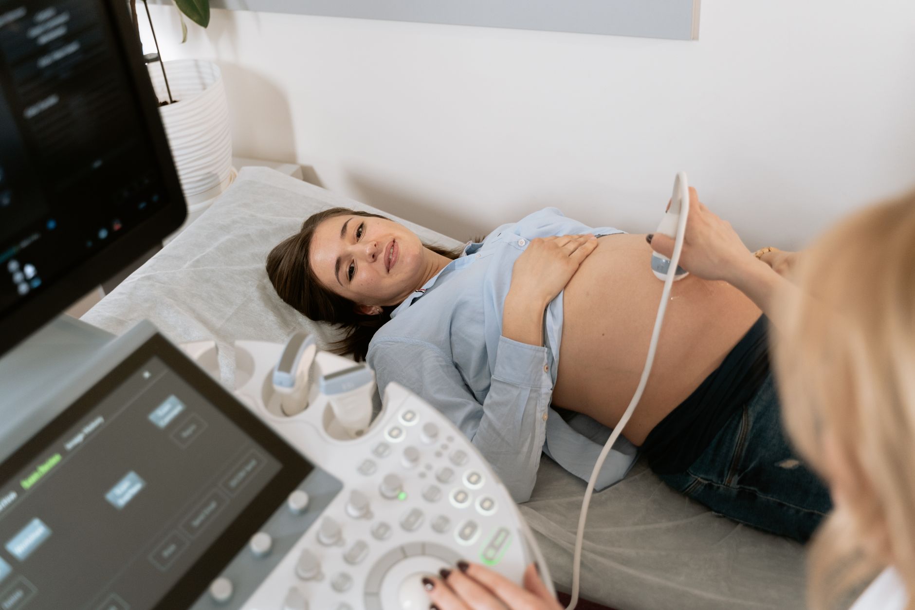 Khi nào nên đi khám thai lần đầu ở Nhật?